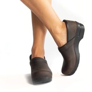 Dansko Brown Clogs 39 8.5-9 Woman